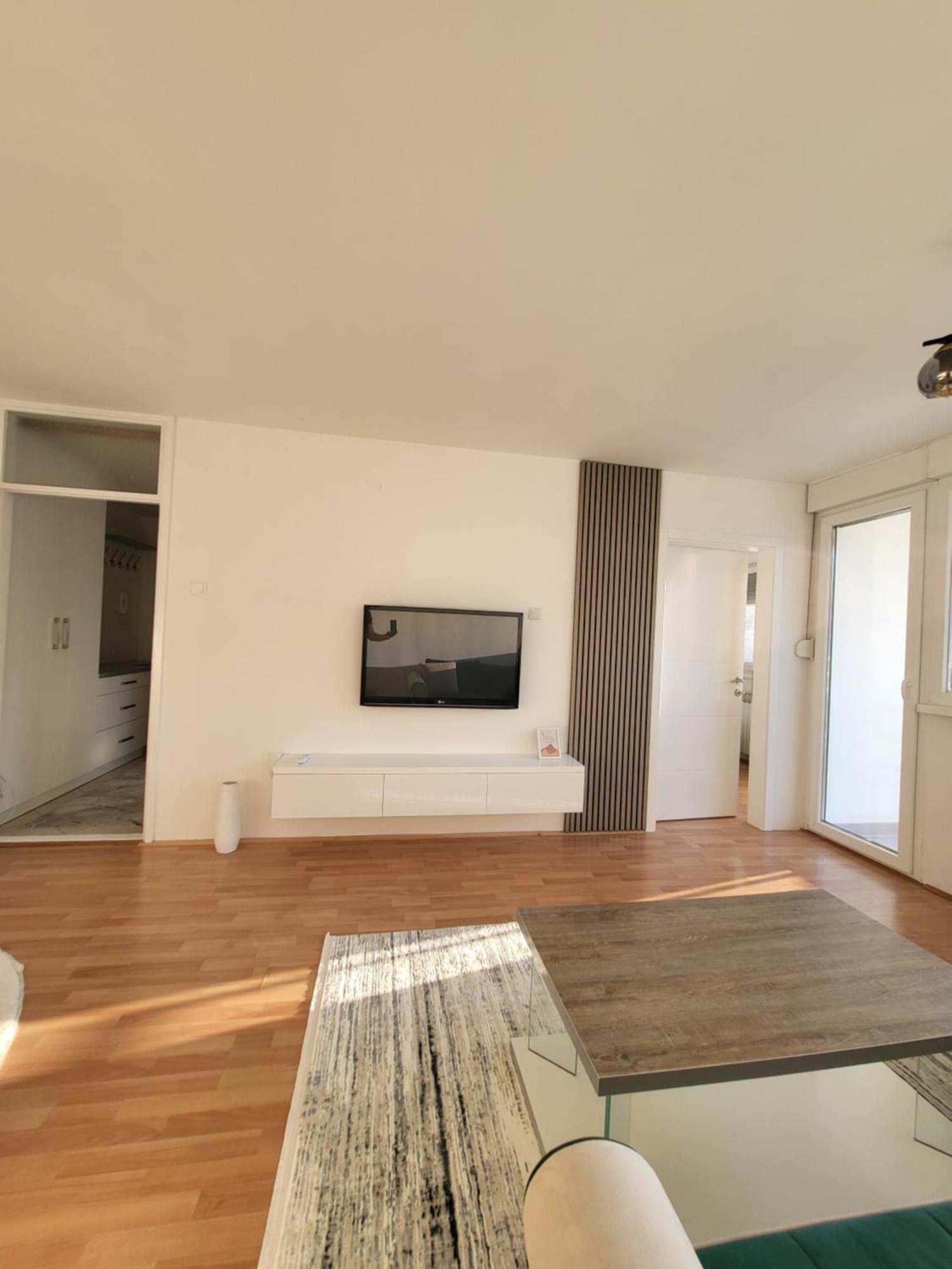 Sunnyside Apartment *