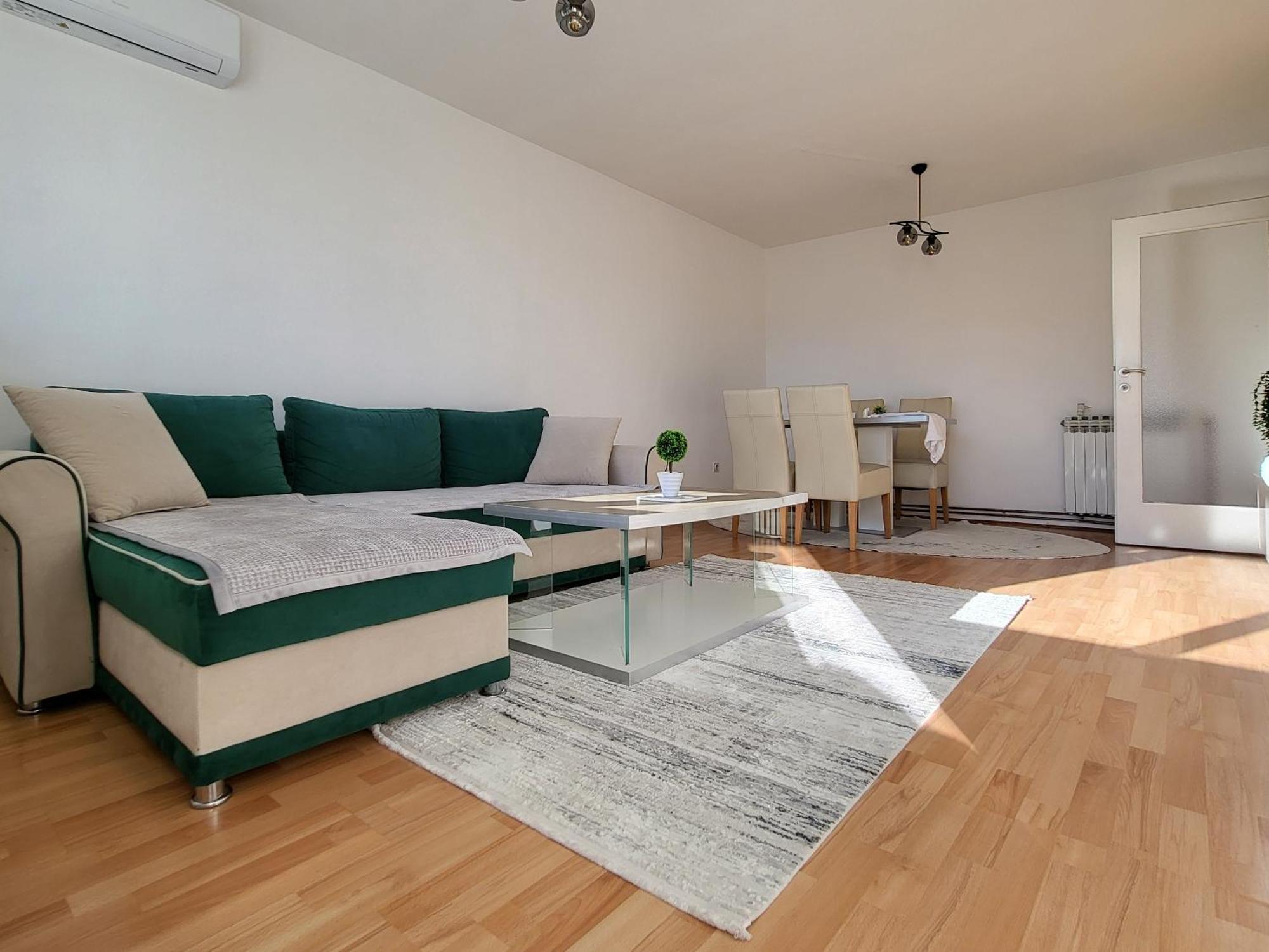 Sunnyside Apartment *